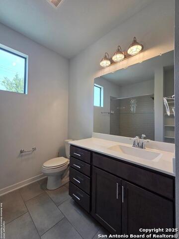 Image 34 of 43 For 631 Burleson St