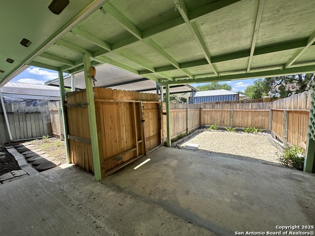 Image 14 of 17 For 7207 Glen Bay