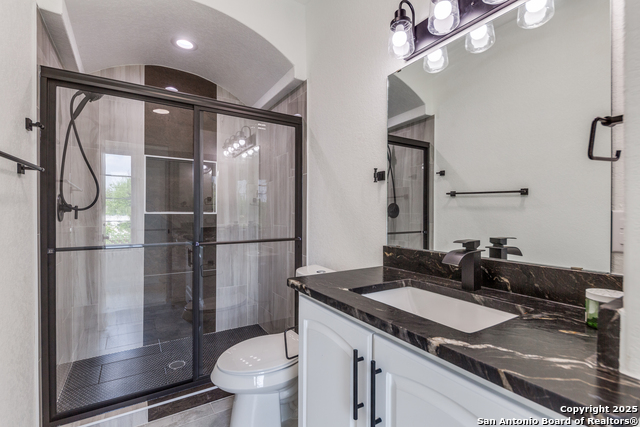 Listing photo id 9 for 623 Recio St.