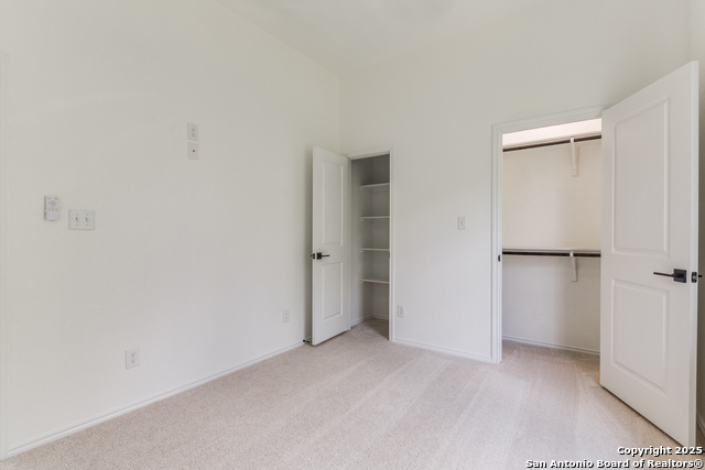 Listing photo id 10 for 623 Recio St.
