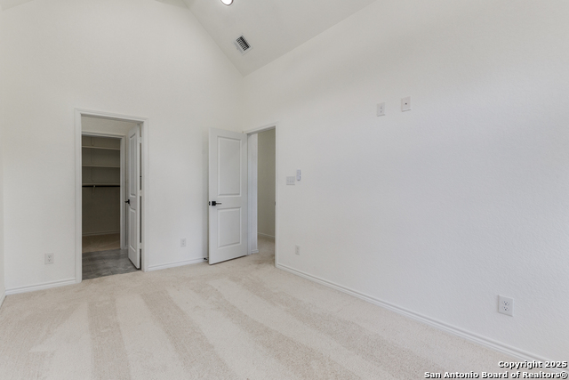 Listing photo id 13 for 623 Recio St.