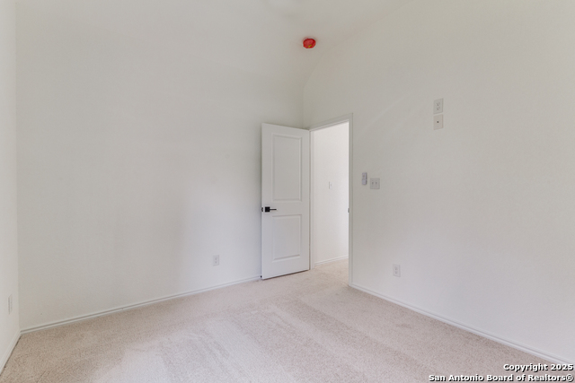 Listing photo id 15 for 623 Recio St.