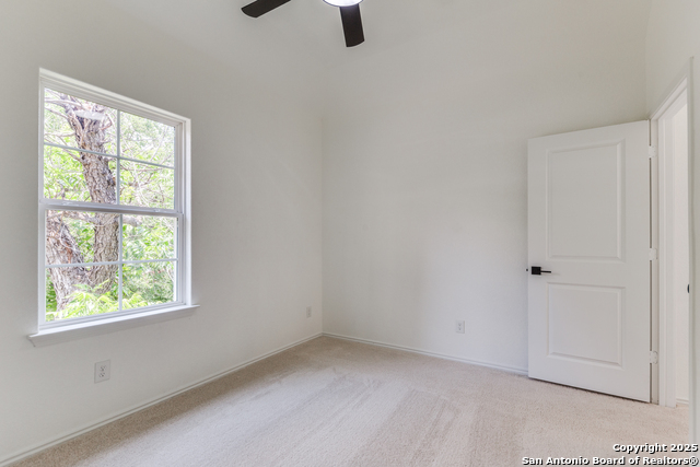 Listing photo id 16 for 623 Recio St.