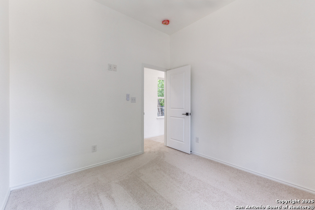 Listing photo id 17 for 623 Recio St.