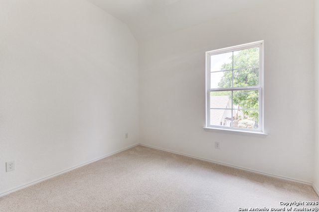 Listing photo id 18 for 623 Recio St.