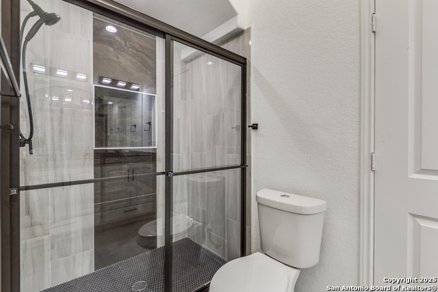Listing photo id 20 for 623 Recio St.