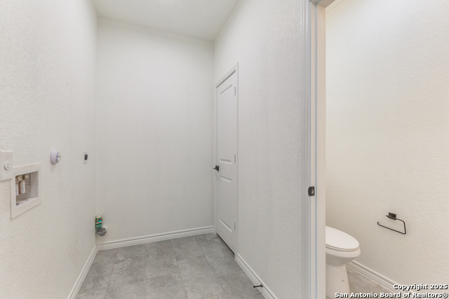Listing photo id 21 for 623 Recio St.