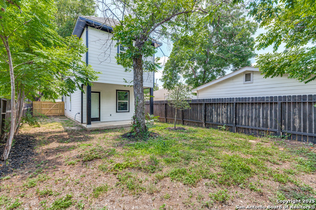 Listing photo id 23 for 623 Recio St.