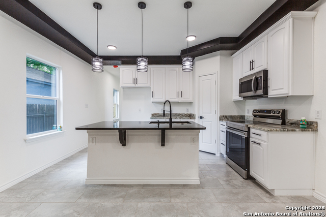 Listing photo id 3 for 623 Recio St.