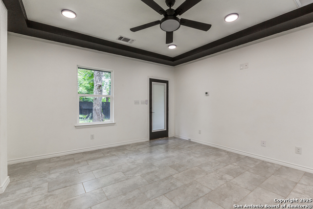 Listing photo id 6 for 623 Recio St.
