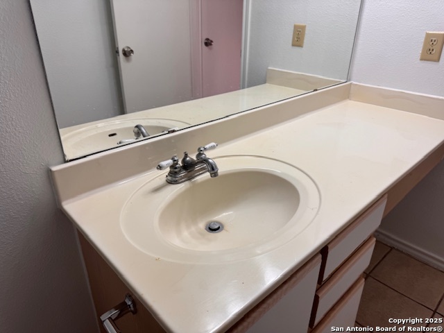 Listing photo id 5 for 7011 Cole Creek