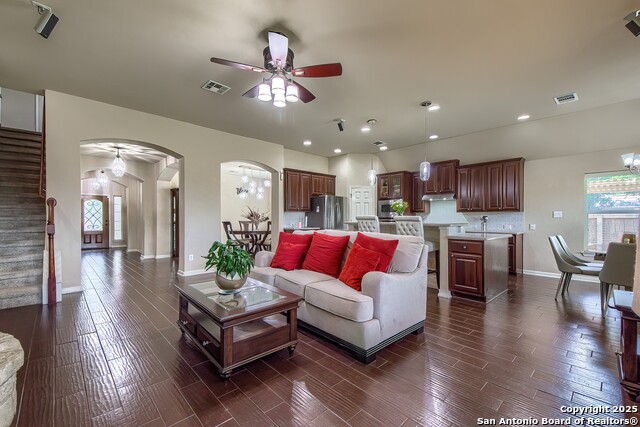 Listing photo id 8 for 1009 Oak Ridge