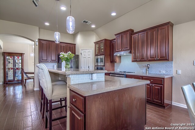 Listing photo id 10 for 1009 Oak Ridge