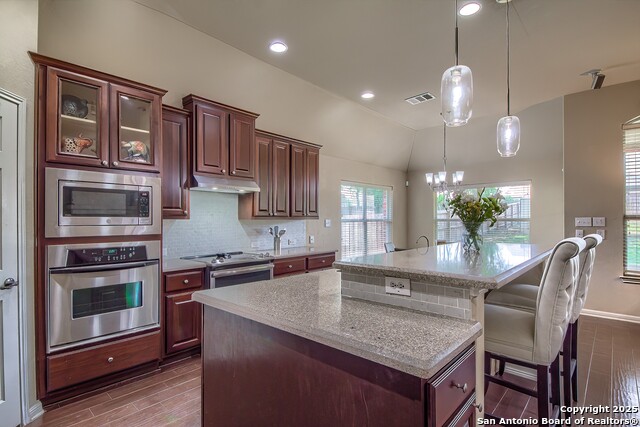 Listing photo id 11 for 1009 Oak Ridge