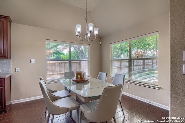 Listing photo id 13 for 1009 Oak Ridge