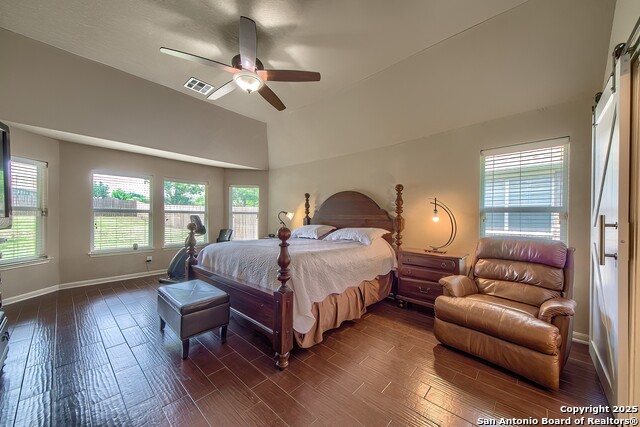 Listing photo id 14 for 1009 Oak Ridge