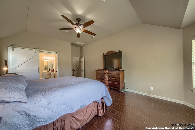 Listing photo id 15 for 1009 Oak Ridge
