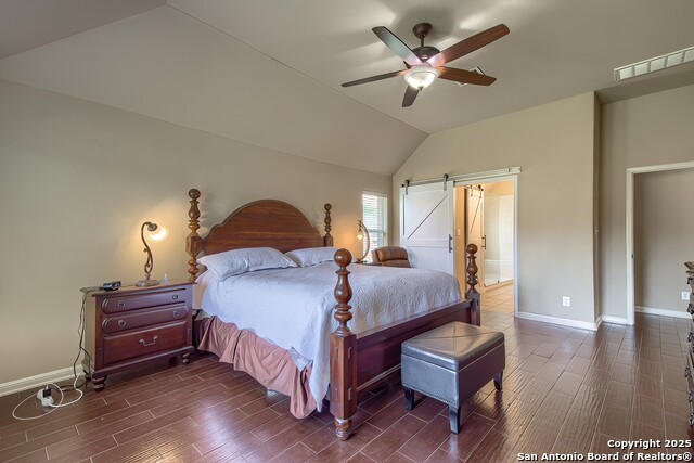 Listing photo id 16 for 1009 Oak Ridge