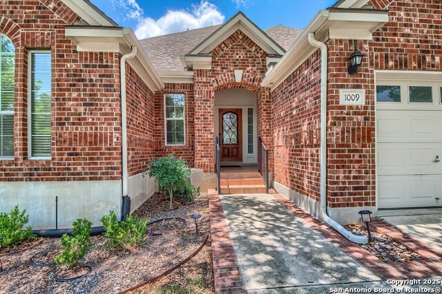 Listing photo id 1 for 1009 Oak Ridge
