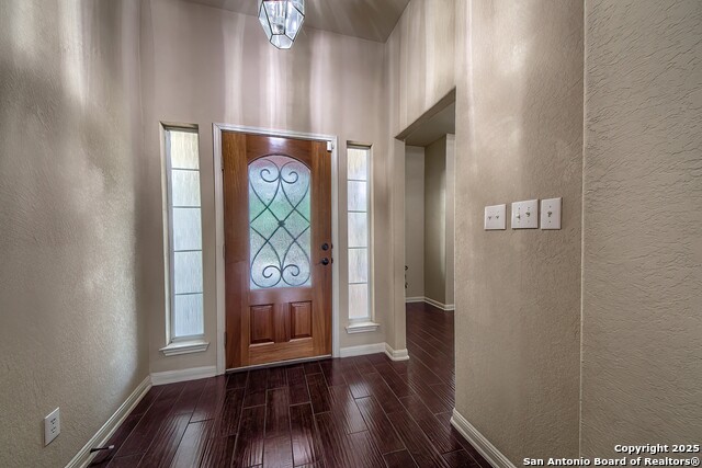 Listing photo id 3 for 1009 Oak Ridge