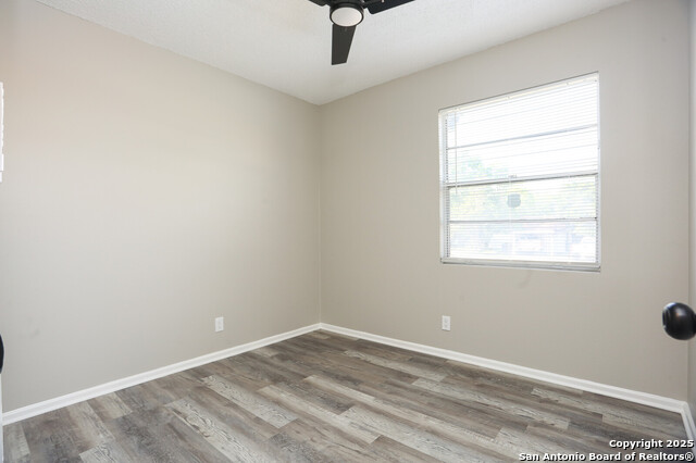 Image 20 of 22 For 7306 Glen Hart