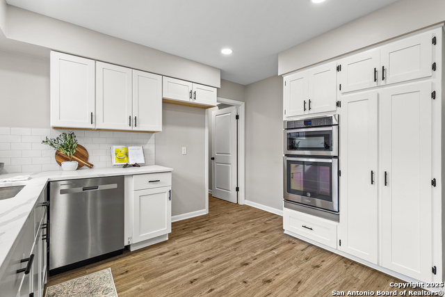 Listing photo id 10 for 371 Pike