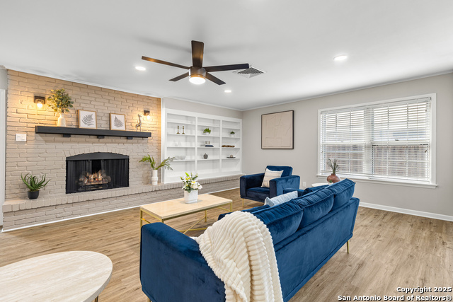 Listing photo id 15 for 371 Pike