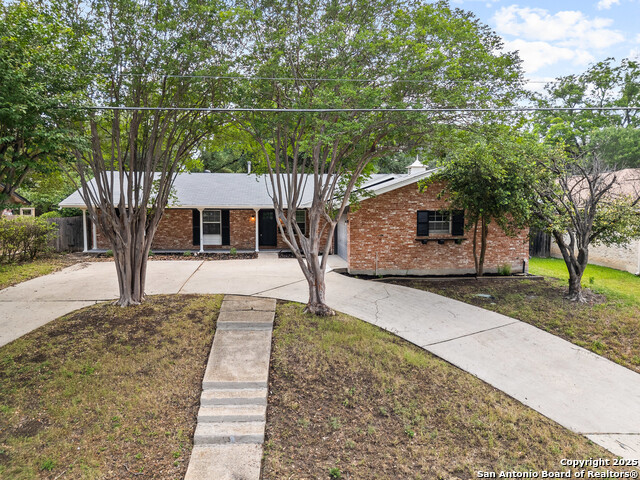 Listing photo id 0 for 371 Pike