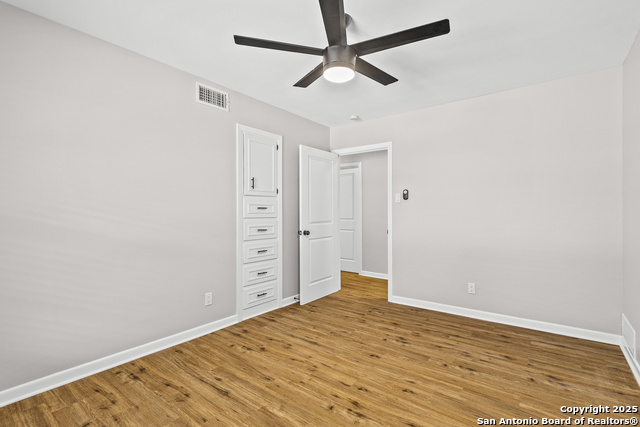 Listing photo id 20 for 371 Pike