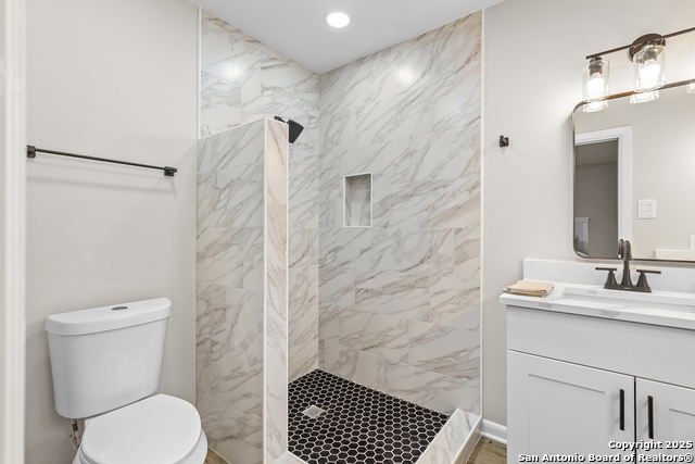 Listing photo id 30 for 371 Pike