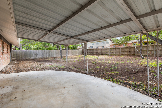 Listing photo id 31 for 371 Pike