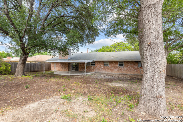 Listing photo id 32 for 371 Pike