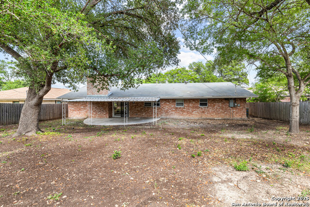 Listing photo id 34 for 371 Pike