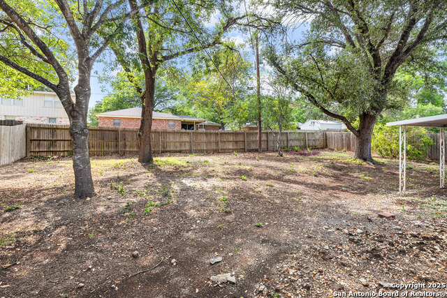 Listing photo id 35 for 371 Pike