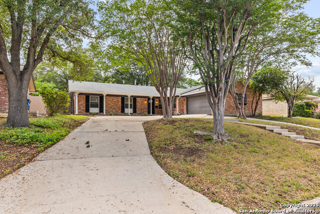 Listing photo id 2 for 371 Pike