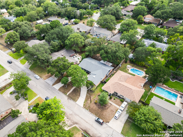 Listing photo id 40 for 371 Pike