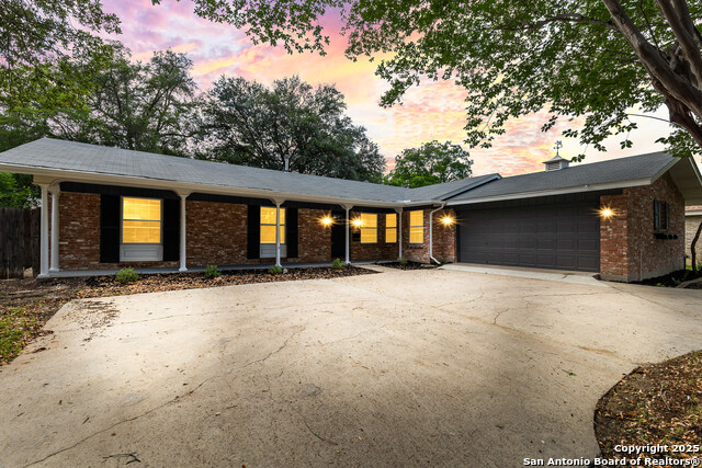 Listing photo id 41 for 371 Pike