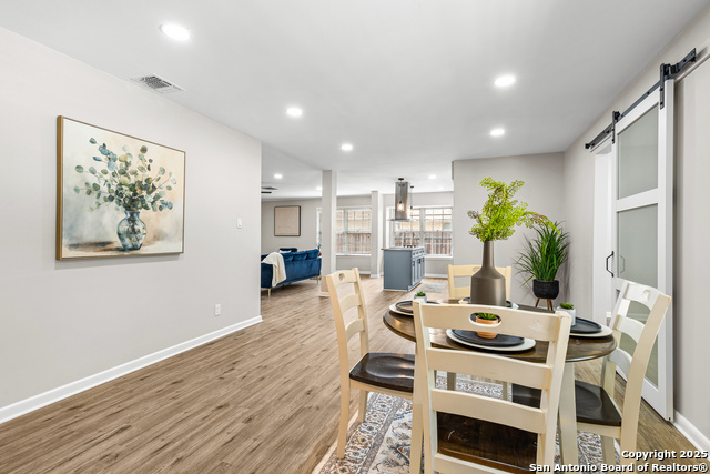 Listing photo id 3 for 371 Pike