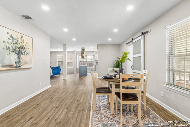 Listing photo id 5 for 371 Pike