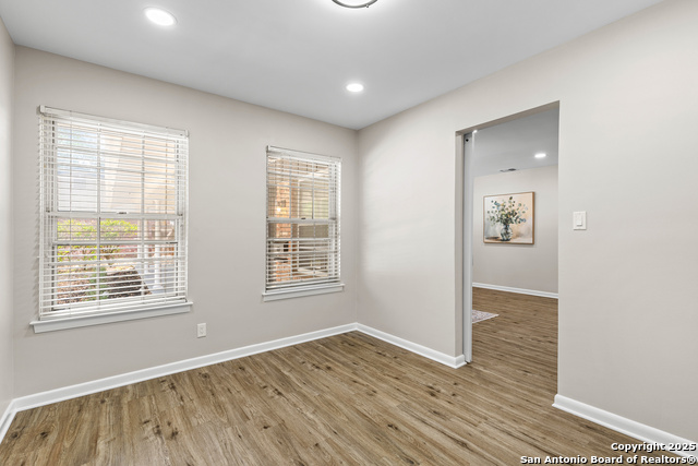 Listing photo id 6 for 371 Pike