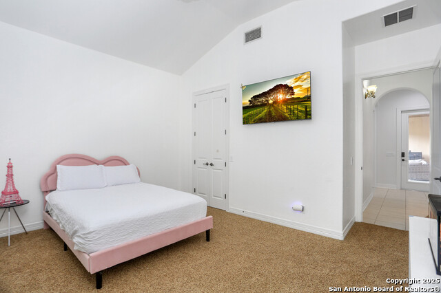 Image 15 of 20 For 22450 Viajes