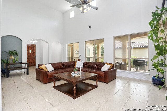 Image 4 of 20 For 22450 Viajes