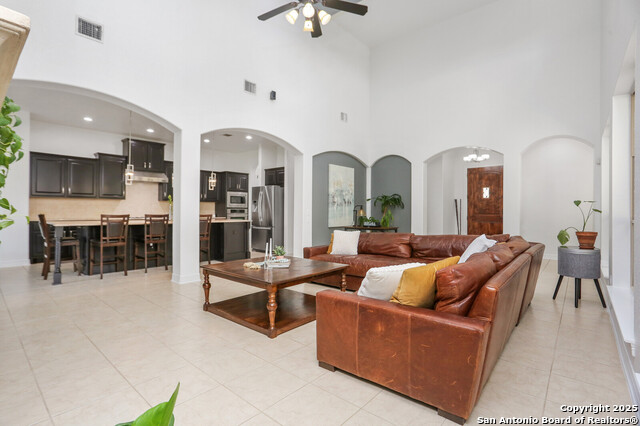 Image 5 of 20 For 22450 Viajes