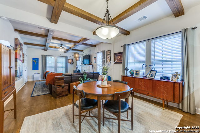 Listing photo id 8 for 2045 Mistletoe Ave W
