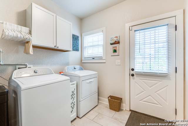 Listing photo id 18 for 2045 Mistletoe Ave W