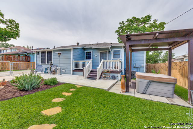 Listing photo id 20 for 2045 Mistletoe Ave W