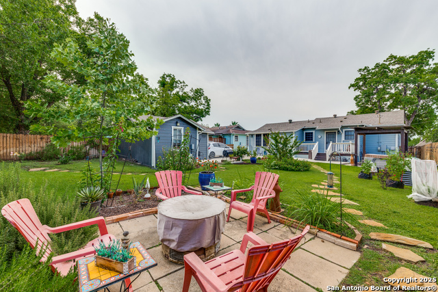 Listing photo id 21 for 2045 Mistletoe Ave W