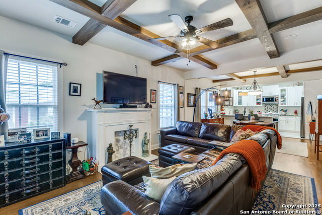 Listing photo id 1 for 2045 Mistletoe Ave W
