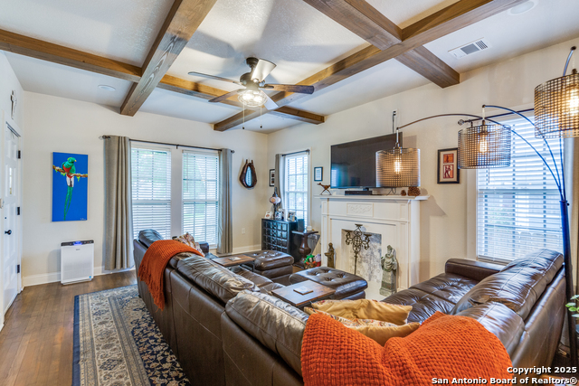 Listing photo id 2 for 2045 Mistletoe Ave W