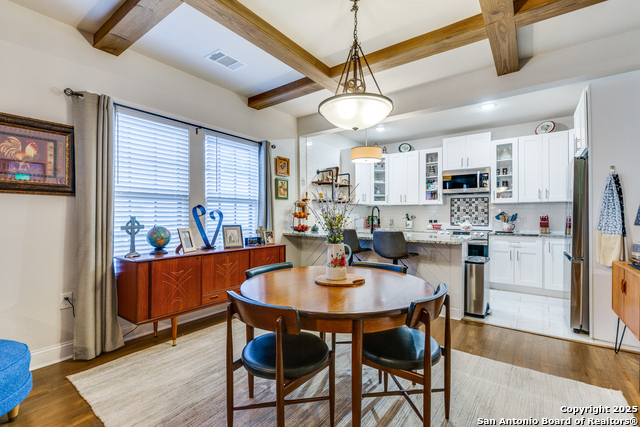 Listing photo id 6 for 2045 Mistletoe Ave W